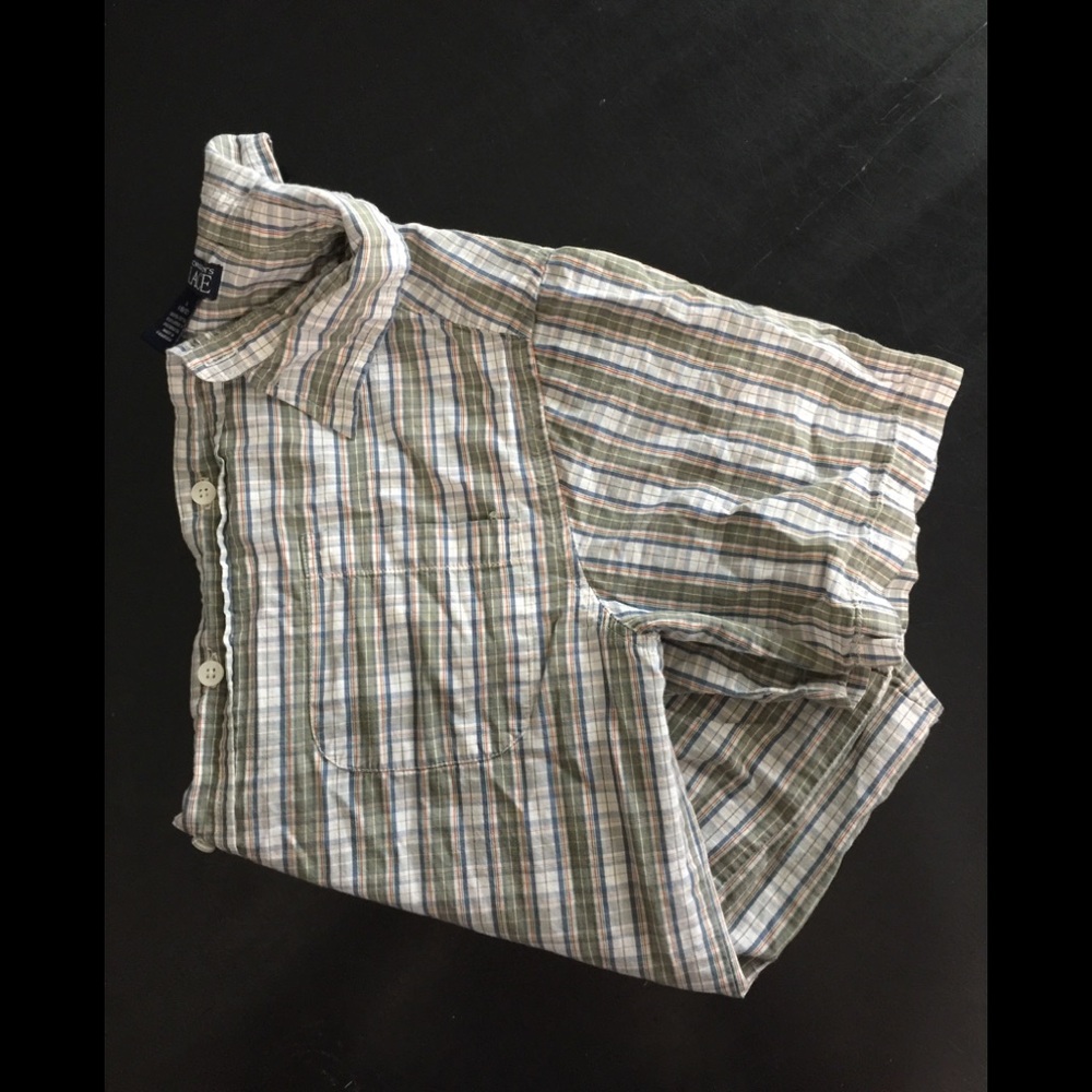 Short sleeve button down